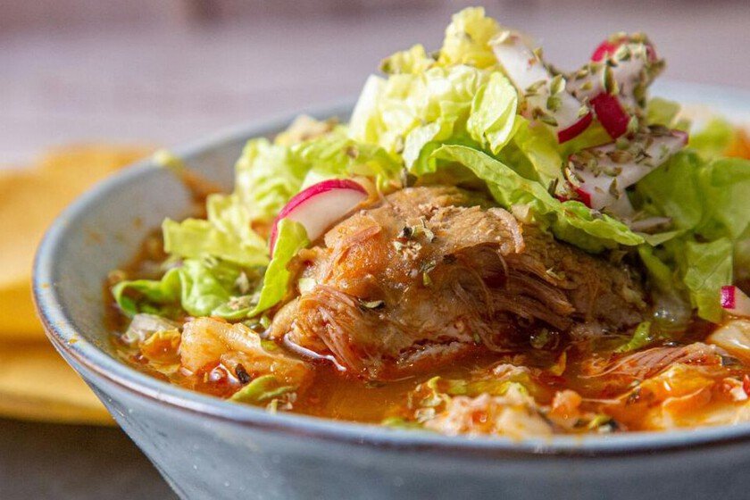 Medida precisa de maíz pozolero para un pozole que rinde para 10 personas