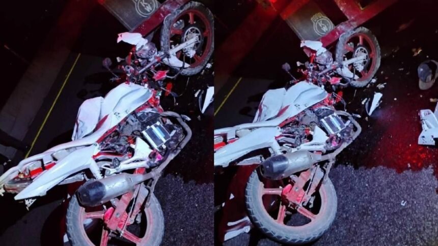 motociclista fallece tras colision con camion detenido en la carretera