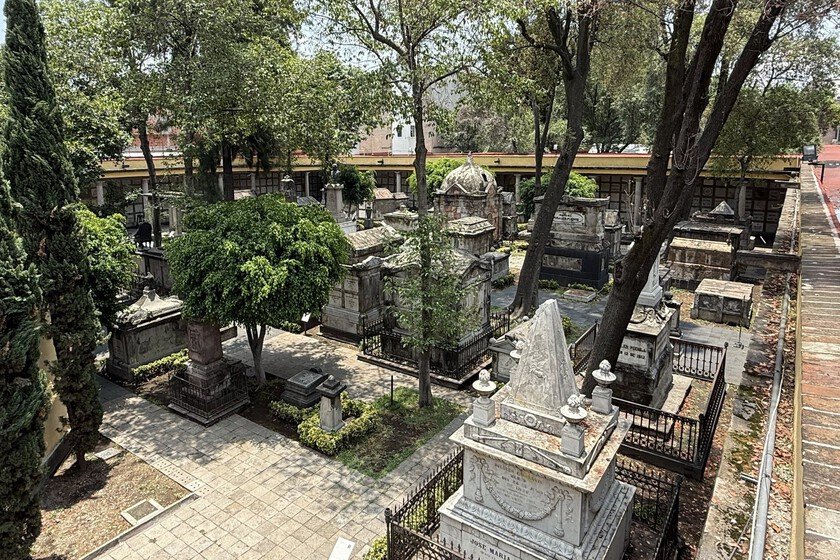 Panteón histórico en CDMX ofrece visitas guiadas y actividades culturales durante todo el año