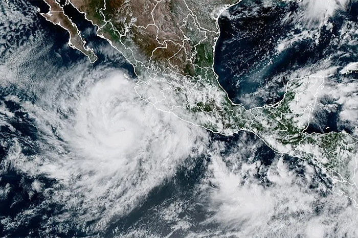 priscilla se convierte en huracan de categoria 1 en el