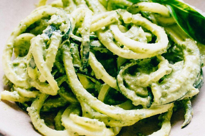 Receta fácil de espagueti verde con queso crema y chile poblano para 10 personas