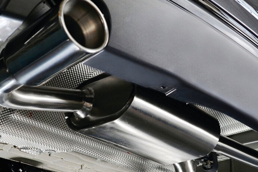 Retirar el silenciador no ofrece beneficios al motor