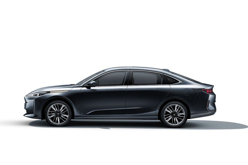 Sedán híbrido enchufable en México ofrece 120 km de autonomía eléctrica y 5 años de garantía