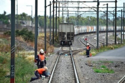 suspenden servicio de la estacion lecheria del tren suburbano una