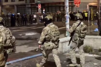 trump designa chicago como zona de guerra y envia 400