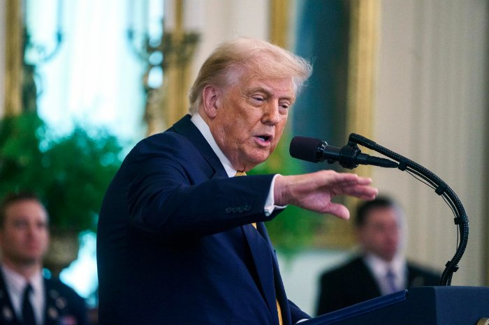 trump implementa un aumento del 10 en aranceles a canada