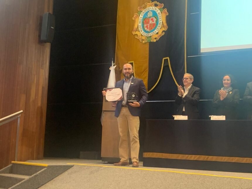 uveg recibe reconocimiento en los premios anuies tic 2025 por el