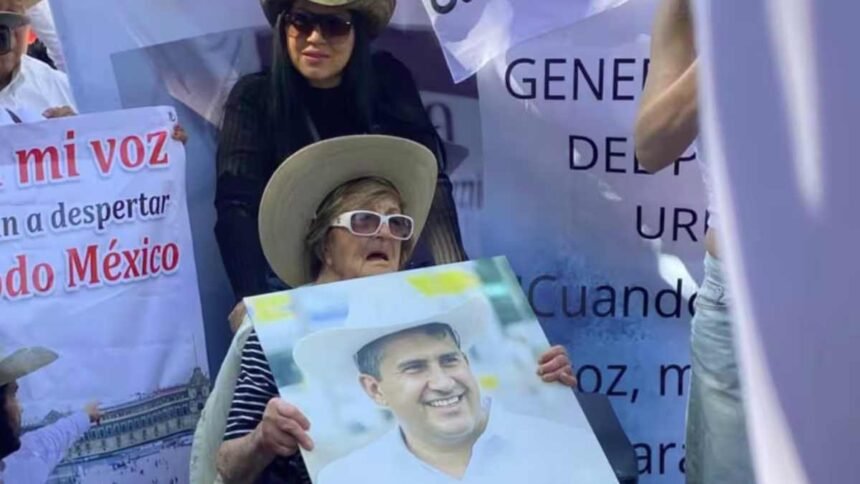 abuela de carlos manzo se manifiesta y denuncia a exgobernador