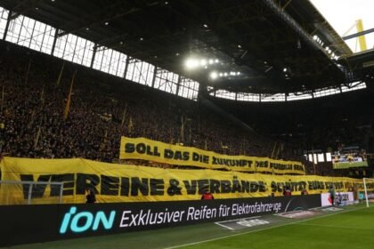 aficionados realizan 12 minutos de silencio en partidos de alemania