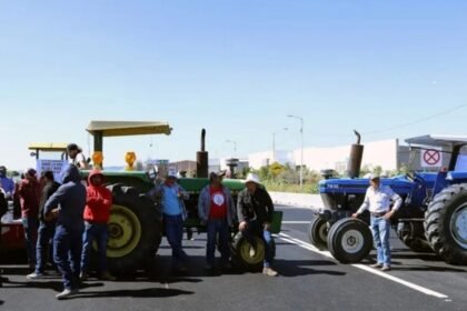 agricultores mantienen bloqueos en guanajuato por desacuerdo en precio base