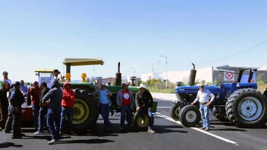 agricultores mantienen bloqueos en guanajuato por desacuerdo en precio base