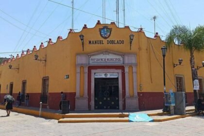 alerta sobre la presencia de falsos religiosos en manuel doblado