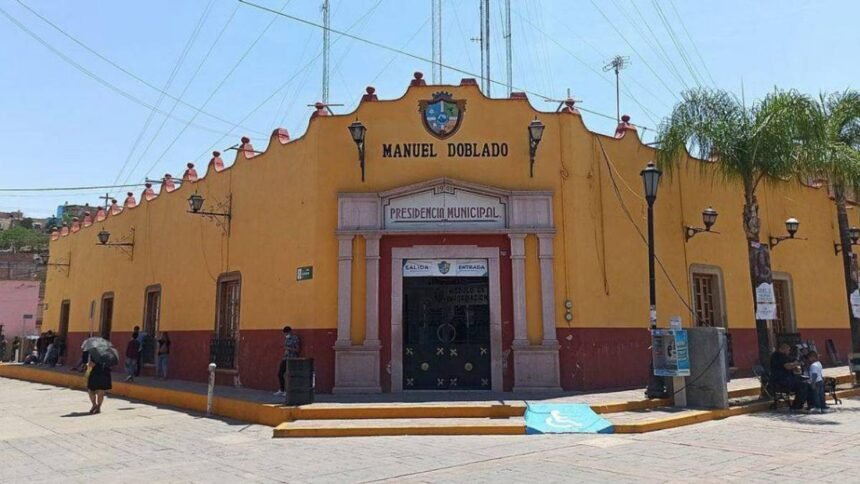 alerta sobre la presencia de falsos religiosos en manuel doblado