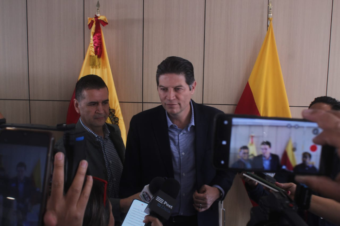alfonso martinez califica de torpe y misogino el discurso de