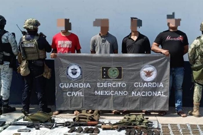 aseguran a cinco hombres armados en buenavista con armas de
