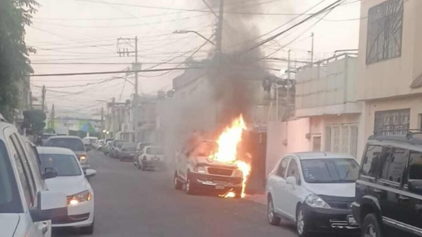 ataque incendiario en irapuato frente a la oficina de la