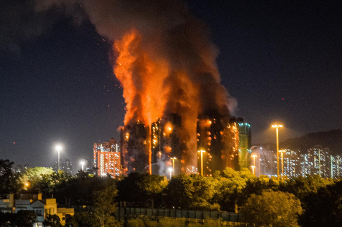 aumenta a 13 la cifra de fallecidos en incendio de