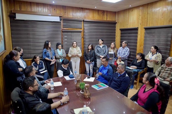 autoridades de salvador escalante y directores escolares anuncian cancelacion del