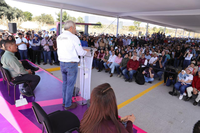 bedolla inaugura la conexion entre villas del pedregal y san