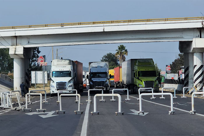 bloqueos carreteros en michoacan alcanzan diez mientras guanajuato registra solo