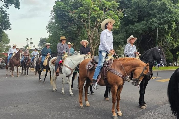 cabalgata por la paz en uruapan en homenaje al alcalde