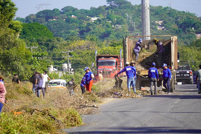 campana de limpieza del gobierno de lc en el libramiento