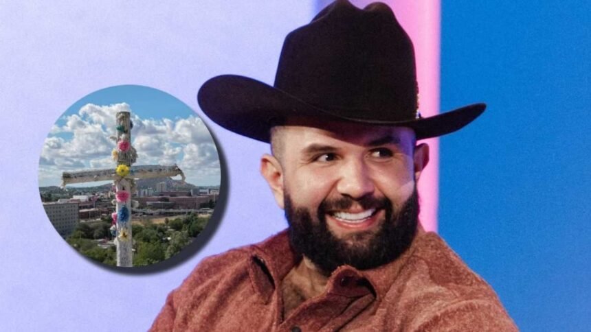 Carin León regresa al barrio de su infancia y sus fans reaccionan con entusiasmo