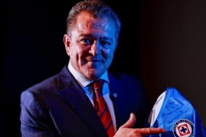 carlos hermosillo destaca sus goles ante pumas y recibe respuesta