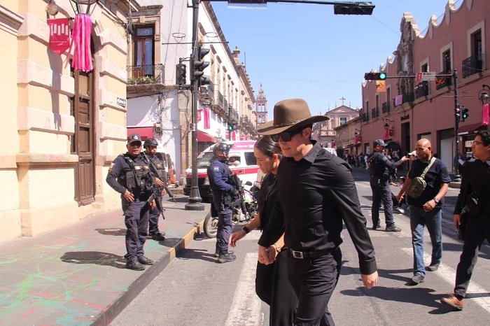 carlos tafolla diputado independiente de uruapan apoya a grecia quiroz