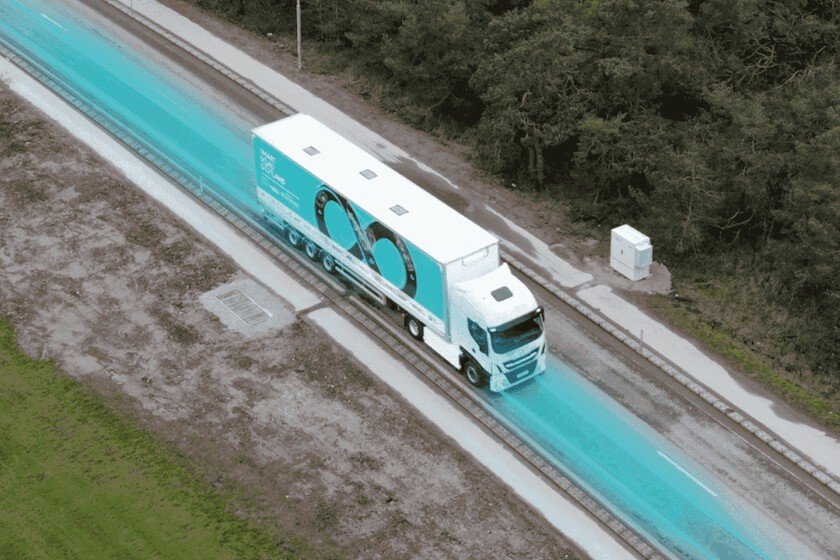 Carreteras en funcionamiento recargan vehículos eléctricos en movimiento