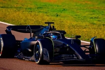 checo perez realiza su primera prueba con cadillac en ferrari