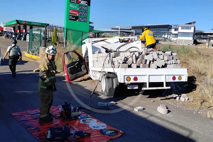 choque de camioneta materialista provoca un herido en la carretera