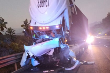 choque entre dos tractocamiones en la siglo xxi provoca un