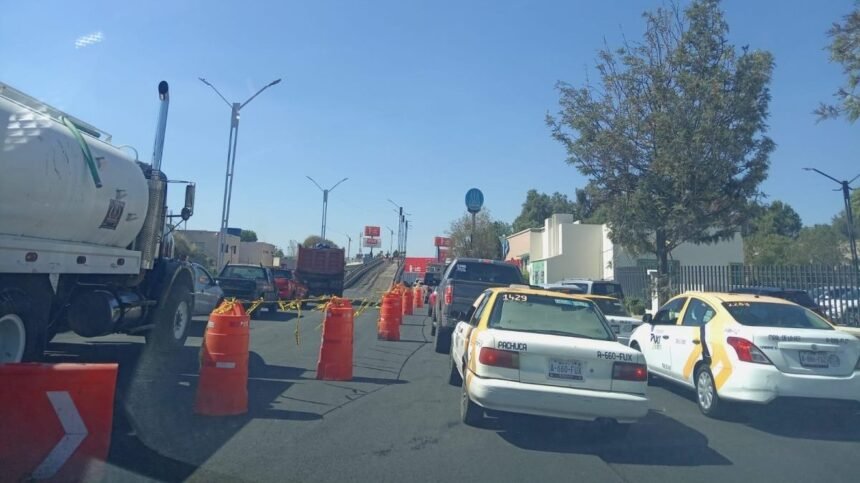 cierre de puente vehicular cerca de la central de autobuses
