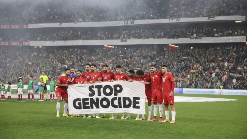 cincuenta mil aficionados en bilbao apoyan la paz en gaza