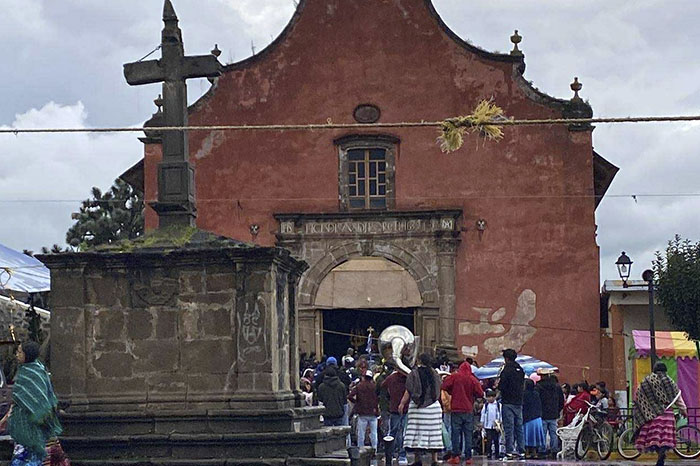 controlan incendio en el templo de santiago apostol patrimonio arquitectonico