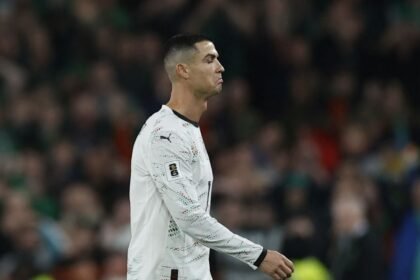 cristiano ronaldo recibe su primera expulsion con la seleccion de