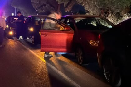 cuatro vehiculos colisionan por alcance en accidente de transito