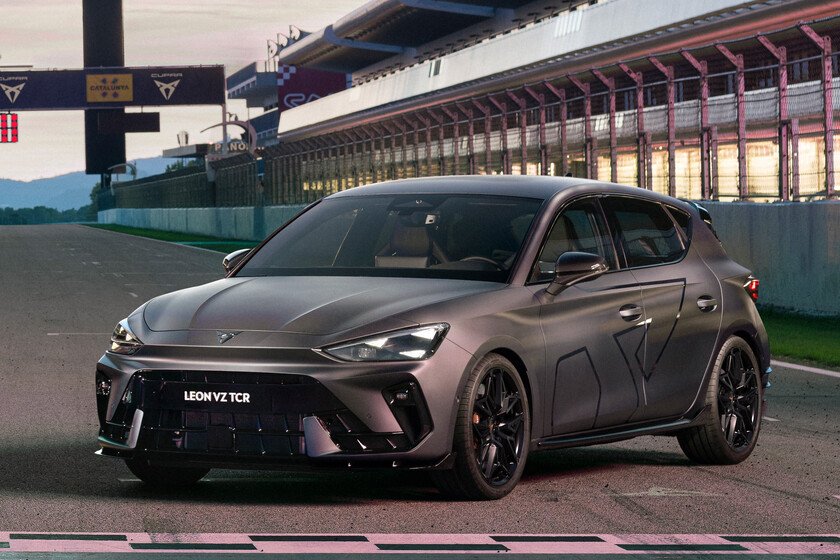CUPRA León VZ TCR presenta características de un automóvil de competición