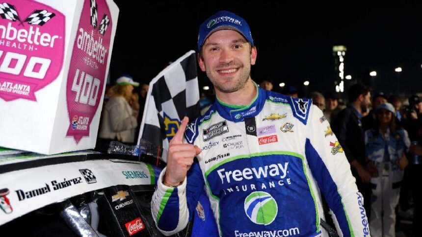 daniel suarez piloto mexicano en la competicion de nascar