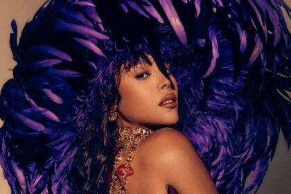 danna recibe el reconocimiento de mujer del ano 2025 por