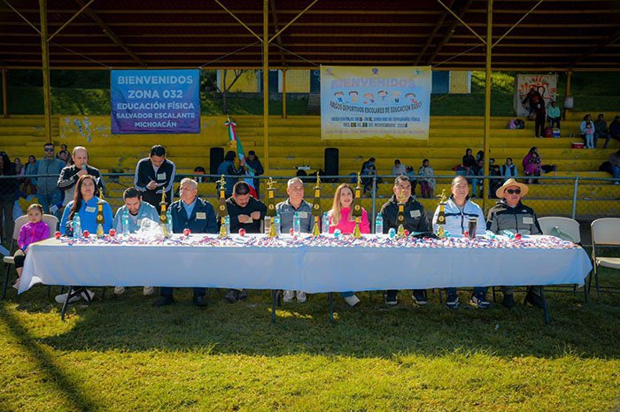 dayana perez mendoza inaugura juegos deportivos escolares en salvador escalante