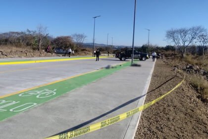 derrape de moto causa la muerte de dos personas en