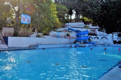 Descubre lo que ofrece el Balneario Agua Hedionda a dos horas de CDMX