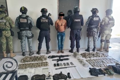 detencion de un individuo con armamento y casi 8 mil