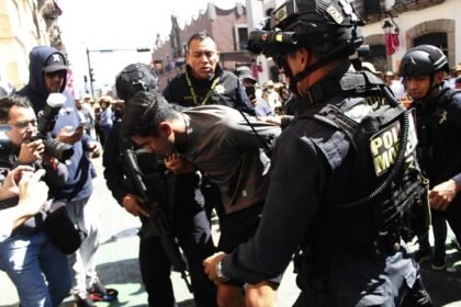 detenido encapuchado por intento de ingreso al congreso antes de