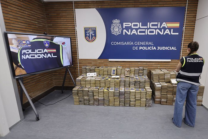 detienen a 20 personas por trafico de droga utilizando maquinaria