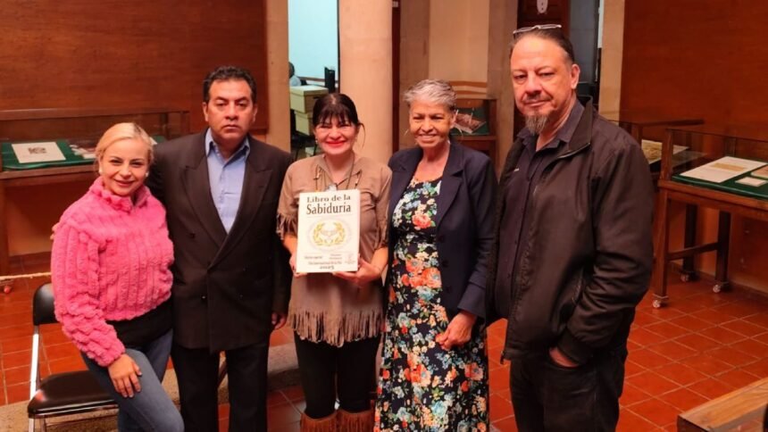 donacion de libros al archivo historico de leon por el