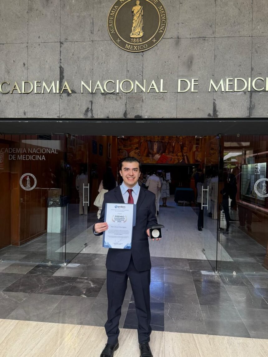 egresado de la uql recibe el premio amfem pfizer a la