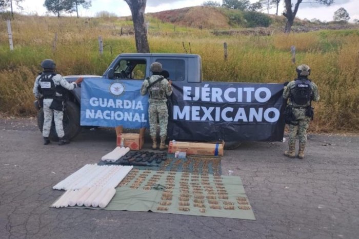 ejercito mexicano y guardia nacional decomisan armamento y explosivos en